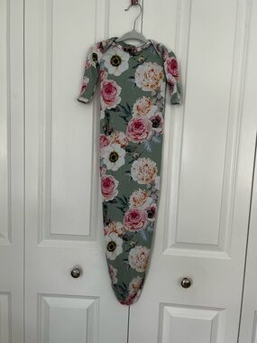 Posh Peanut green floral knotted sleep gown 0-3 months bamboo